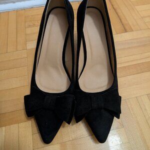 STYLISH BLACK SHOES WITH A BOW